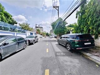 Giảm mạnh 400tr  đất tặng nhà cấp 4 ngang 4.5m hẻm ô tô thông ngay hoàng diệu 2 tiện xây chdv