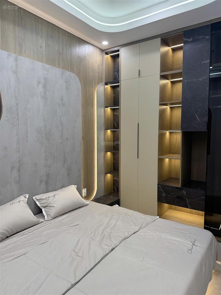 Nhà phố thiết kế hiện đại  vào ở ngay