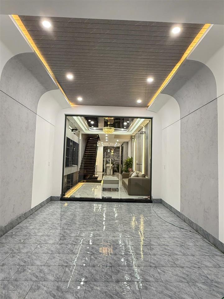 Nhà phố thiết kế hiện đại  vào ở ngay