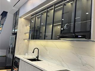 Nhà phố thiết kế hiện đại  vào ở ngay