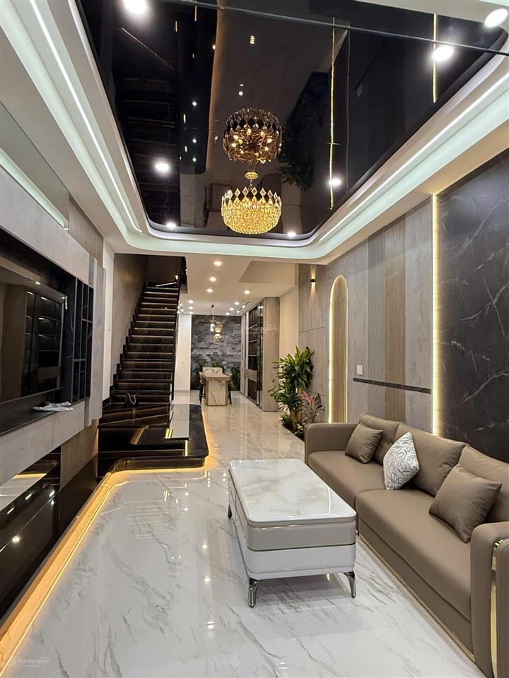 Nhà phố thiết kế hiện đại  vào ở ngay