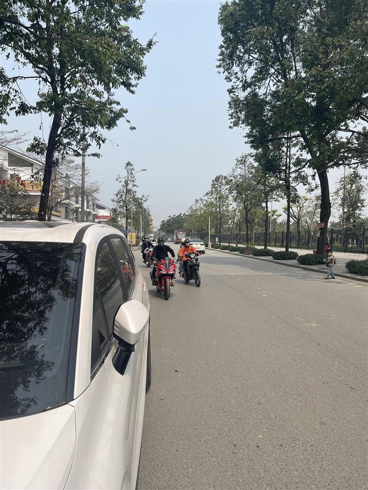 Bán nhà 5 tầng, view công viên cây đàn, đường 30 m, mt 5m, nhà hoàn thiện có thang máy, sđ