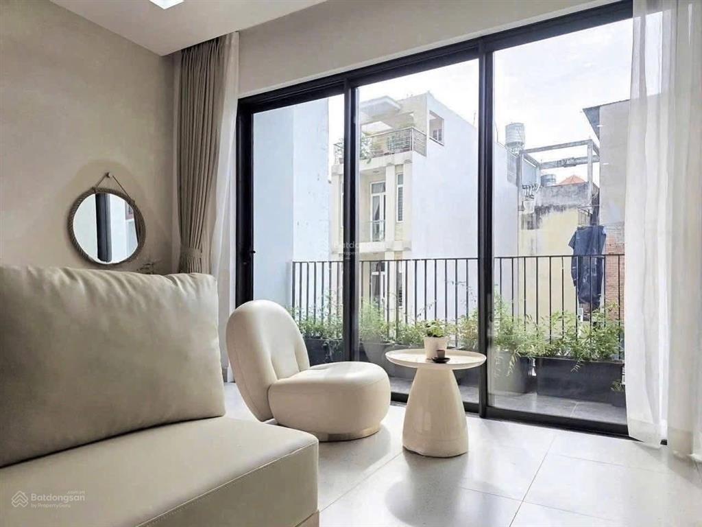 Cho thuê căn hộ bancol 45m2 ngay vạn hạnh mall, mới setup, decor đẹp, trống sẵn ở liền