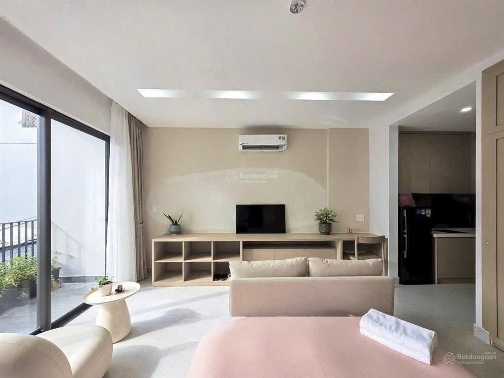 Cho thuê căn hộ bancol 45m2 ngay vạn hạnh mall, mới setup, decor đẹp, trống sẵn ở liền