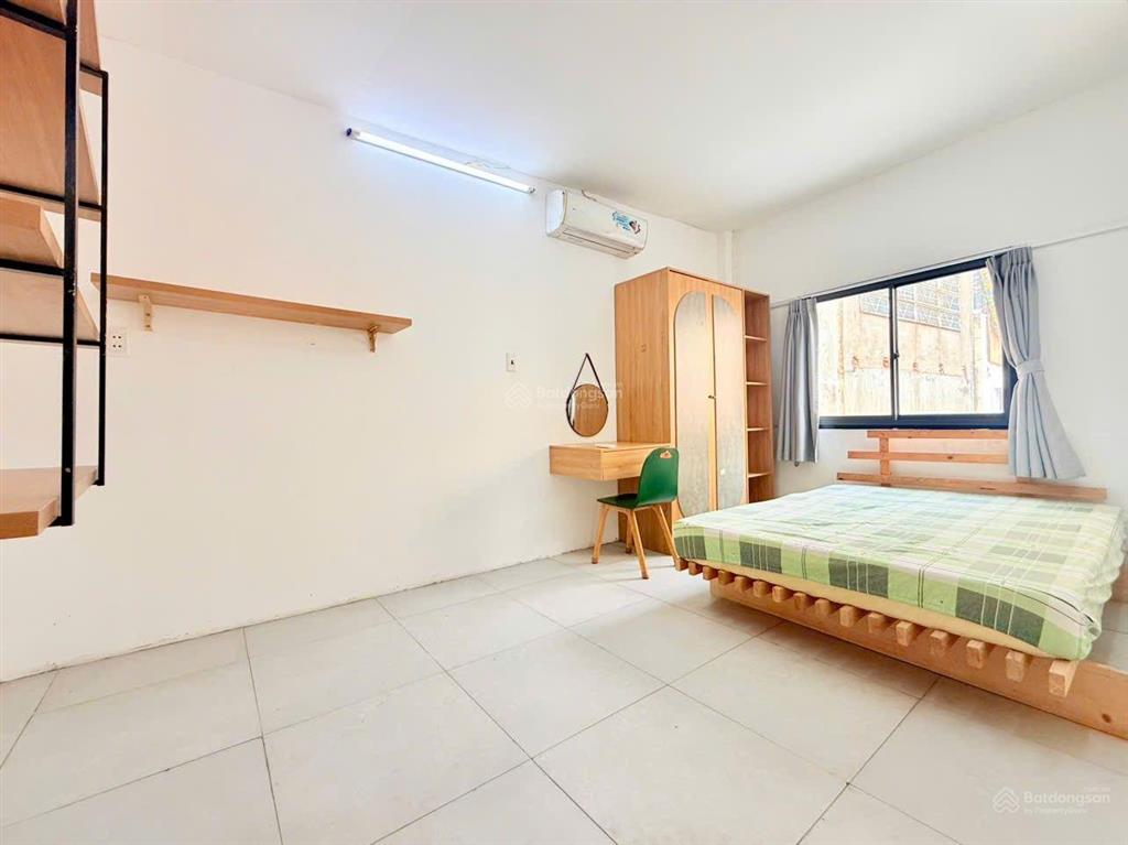 Cho thuê căn 1pn ban công 30m2 cực chill ngay nút giao tô hiến thành  cmt8
