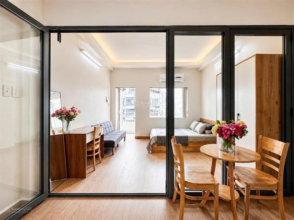 Cho thuê căn 1pn 45m2, ban công ngay vx dân chủ  tòa nhà viettel