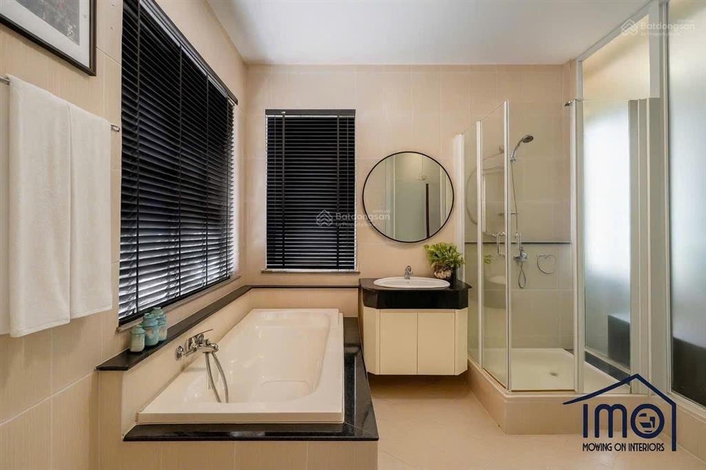 Cho thuê căn hộ ban công 35m2 ngay toà nhà viettel  cửa sổ ban công thoáng mát  trống sẵn ở liền