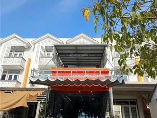 Bán nhà phố mặt tiền tôn đức thắng trung tâm rạch giá  chỉ 5.x tỷ