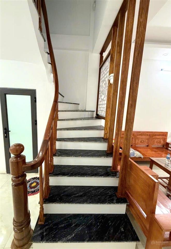 Nhà mới lai xá  kim chung 44m² x 5t  30m ô tô  sát ql32  vđ 3.5  vừa ở vừa cho thuê...