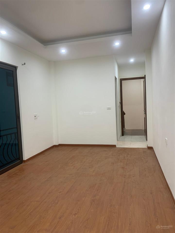 Nhà mới yên bệ  kim chung 30m² nhỉnh 5t  ô tô đỗ gần  vài bước ra chợ  gần kđt kim chung...