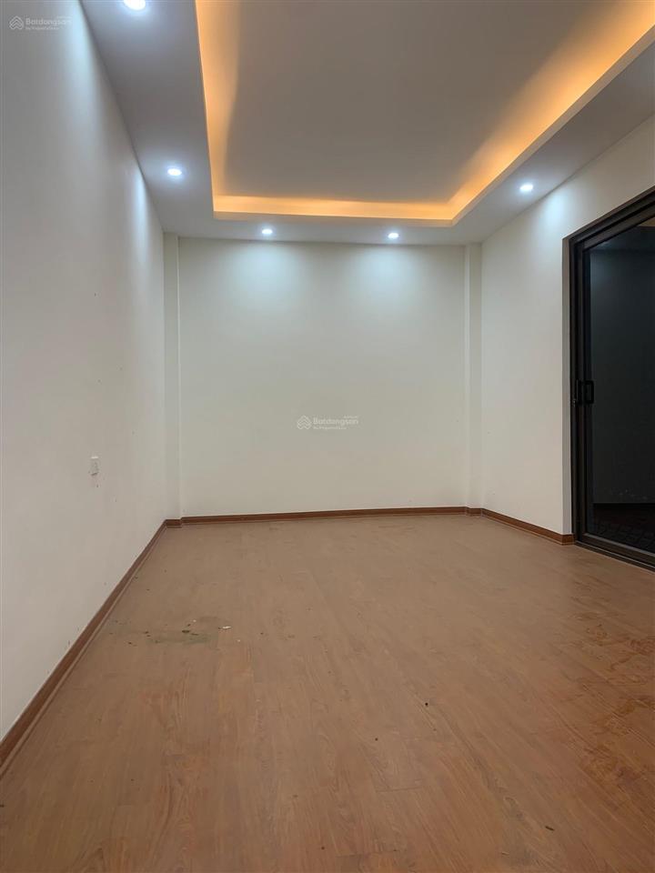 Nhà mới yên bệ  kim chung 30m² nhỉnh 5t  ô tô đỗ gần  vài bước ra chợ  gần kđt kim chung...