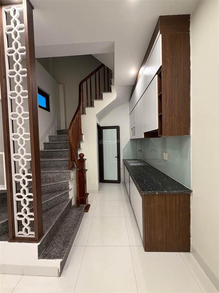 Nhà mới yên bệ  kim chung 30m² nhỉnh 5t  ô tô đỗ gần  vài bước ra chợ  gần kđt kim chung...