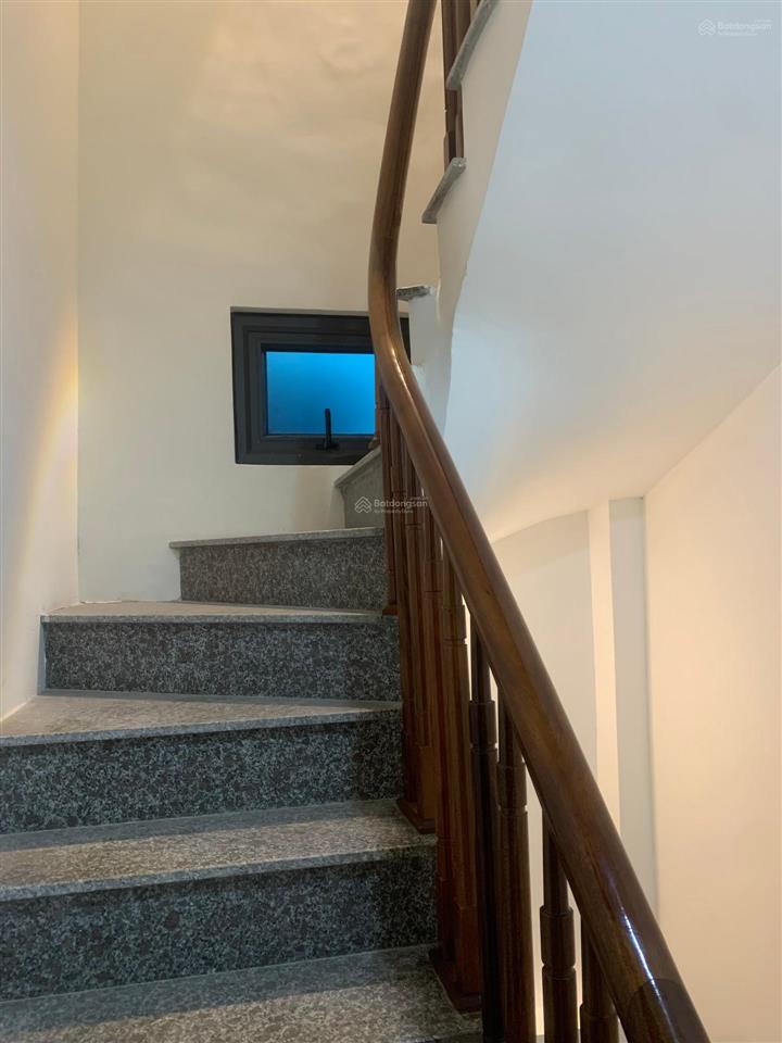 Nhà mới yên bệ  kim chung 30m² nhỉnh 5t  ô tô đỗ gần  vài bước ra chợ  gần kđt kim chung...