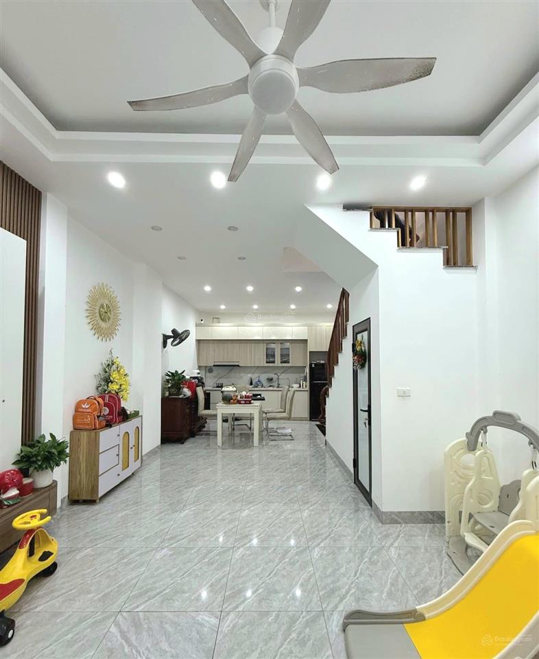 Nhà đẹp song phương 40m2 x 4t  hơn 5 tỷ  2 thoáng trước sau  ở ngay  tiện ích bạt ngàn