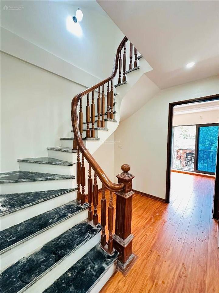 Nhà mới đại tự 40m  nhỉnh nhẹ 6 đồng  mặt ngõ, ô tô đỗ cửa  tiện ích bạt ngàn...