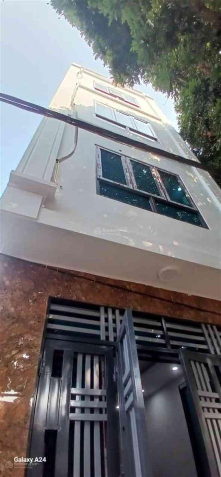 Kim hoàng 37m²  5 tầng  nhỉnh 7 đồng  ô tô đỗ cửa  50m ra chợ, trục chính ô tô tránh...