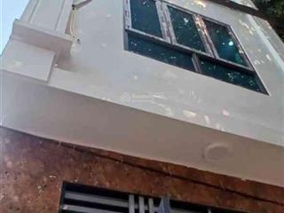 Kim hoàng 37m²  5 tầng  nhỉnh 7 đồng  ô tô đỗ cửa  50m ra chợ, trục chính ô tô tránh...