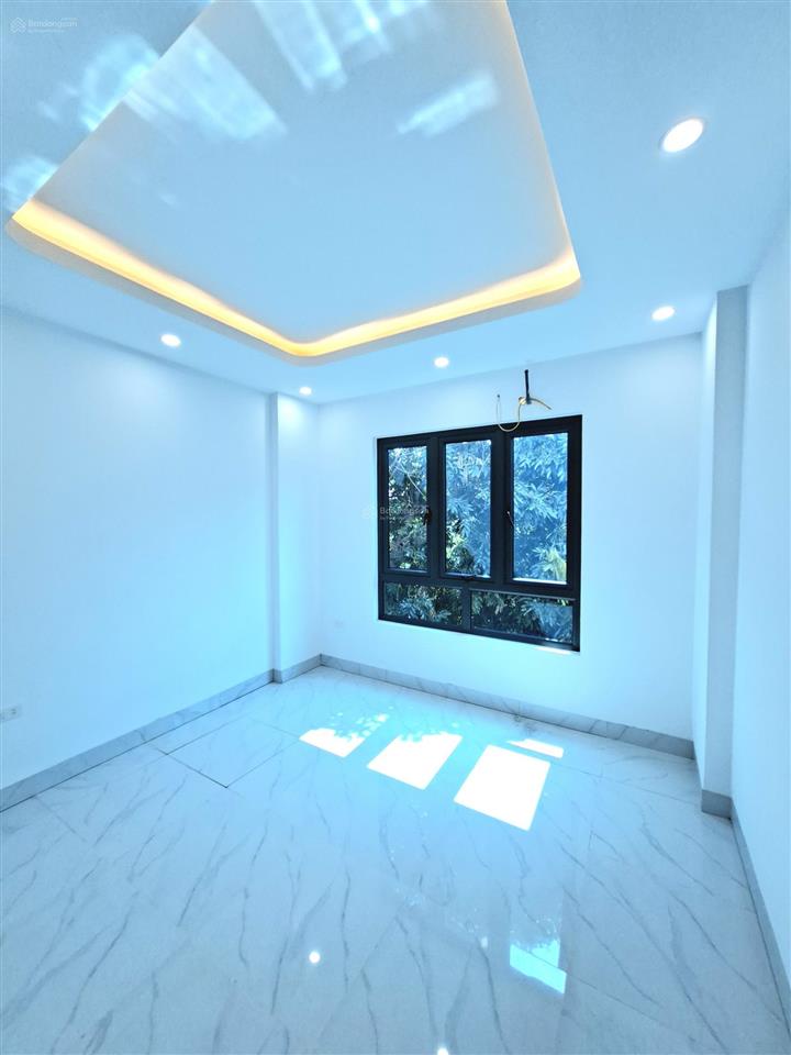 Kim hoàng 37m²  5 tầng  nhỉnh 7 đồng  ô tô đỗ cửa  50m ra chợ, trục chính ô tô tránh...