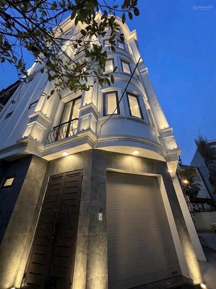 Nhà đẹp di trạch  ngõ thông  lô góc  6 tầng thang máy  full nội thất long lanh  an sinh tốt.