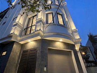 Nhà đẹp di trạch  ngõ thông  lô góc  6 tầng thang máy  full nội thất long lanh  an sinh tốt.