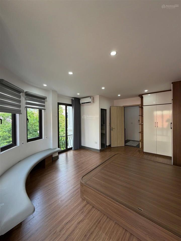Nhà đẹp di trạch  ngõ thông  lô góc  6 tầng thang máy  full nội thất long lanh  an sinh tốt.
