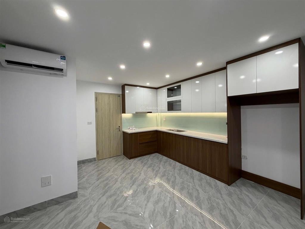 Nhà đẹp di trạch  ngõ thông  lô góc  6 tầng thang máy  full nội thất long lanh  an sinh tốt.