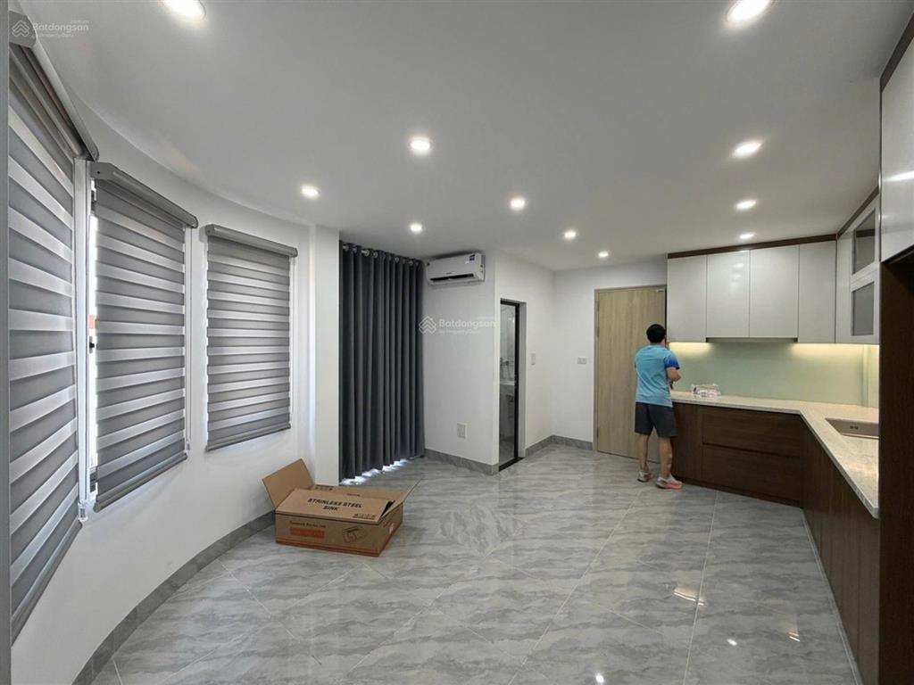 Nhà đẹp di trạch  ngõ thông  lô góc  6 tầng thang máy  full nội thất long lanh  an sinh tốt.