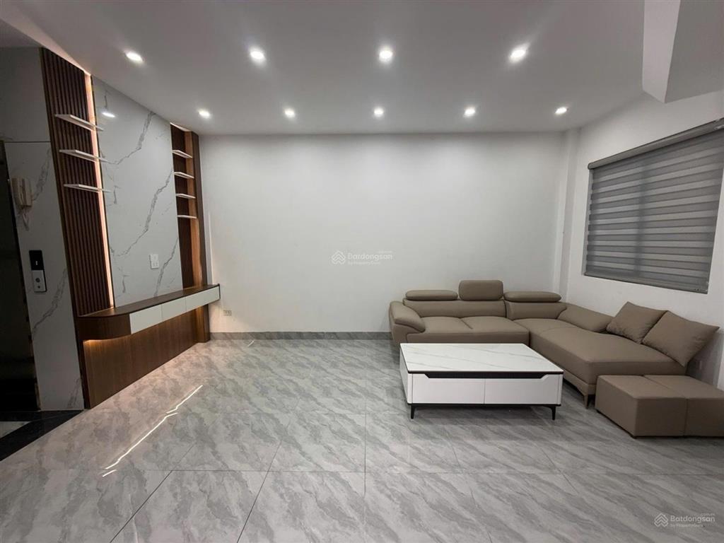 Nhà đẹp di trạch  ngõ thông  lô góc  6 tầng thang máy  full nội thất long lanh  an sinh tốt.