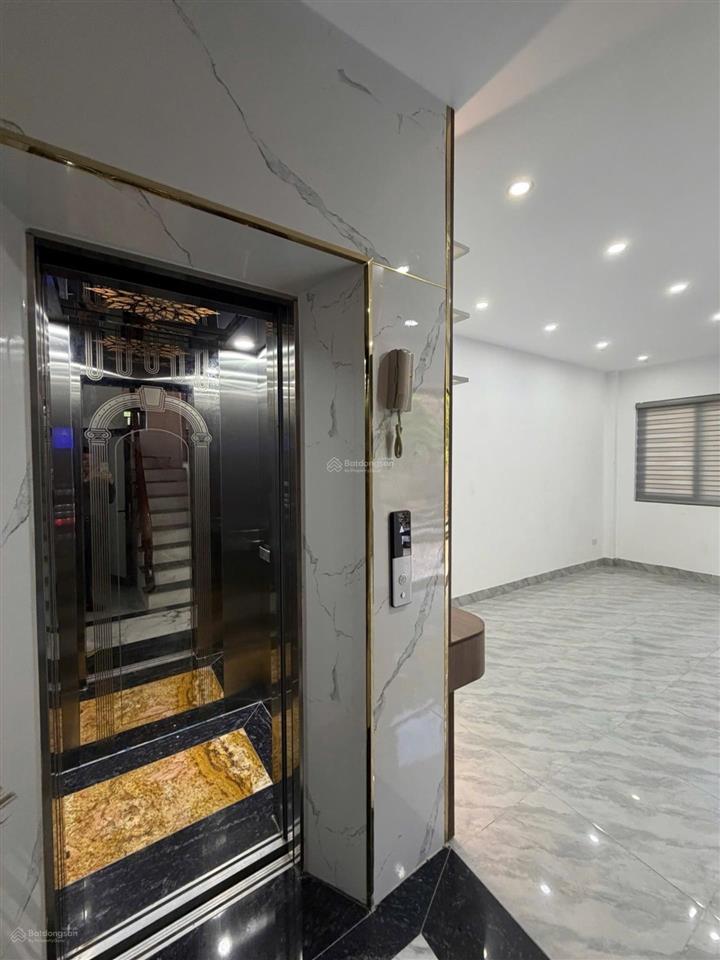 Nhà đẹp di trạch  ngõ thông  lô góc  6 tầng thang máy  full nội thất long lanh  an sinh tốt.