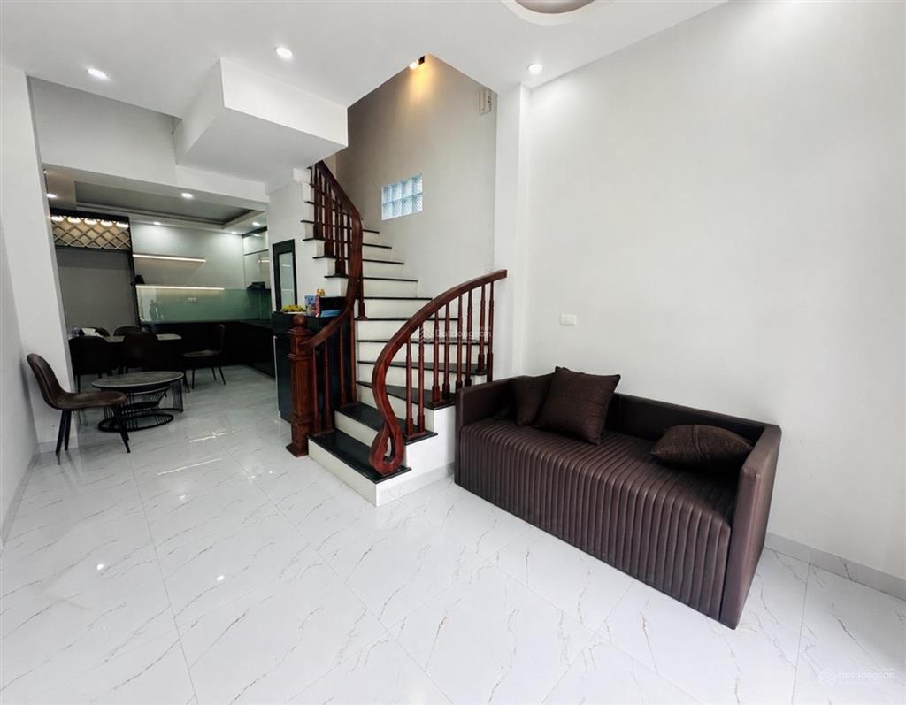 Nhà đẹp đại tự 4 tầng  6 ngủ  hơn 5 tỷ  mặt ngõ thông, ô tô đỗ cửa, full nội thất