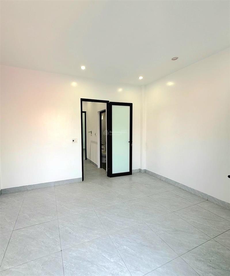 Vân côn  dân xây 40m2  lô góc 3 mặt thoáng, ô tô đỗ cửa. sát chợ, trường, nhà văn hóa...