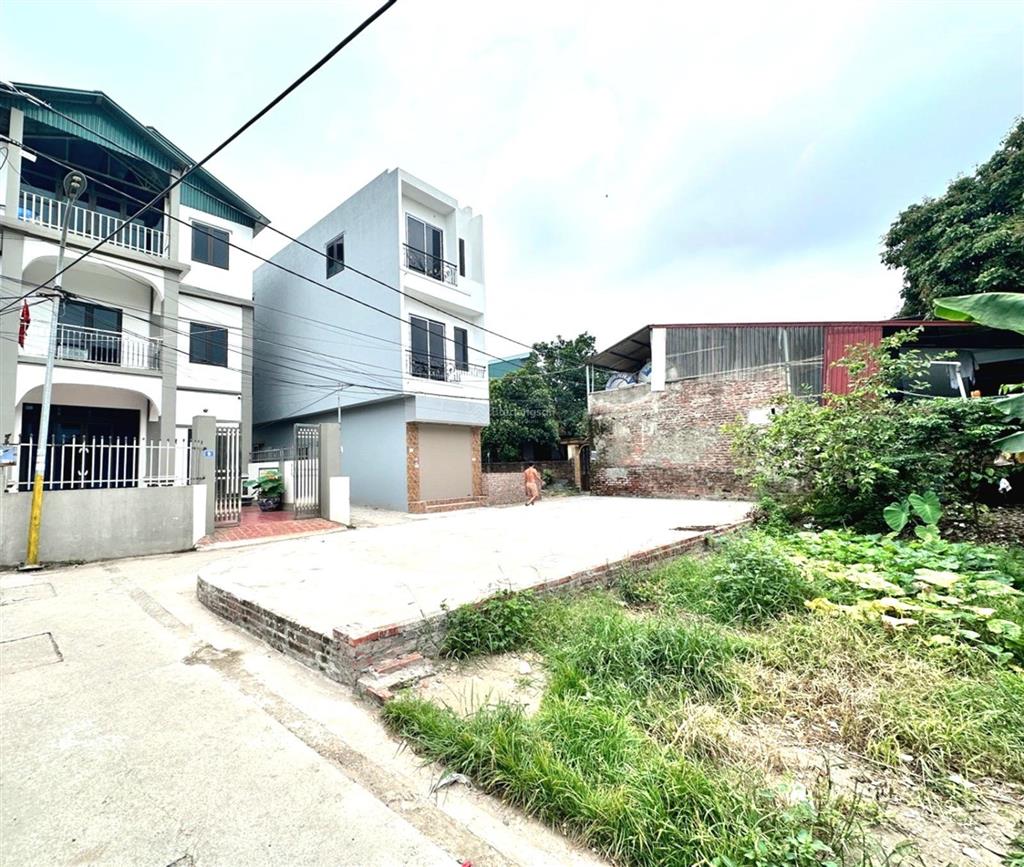 Vân côn 54m²  nhỉnh 5t  tô vào nhà  ngõ thông  sát đại lộ thăng long  tiện ích đủ đầy...