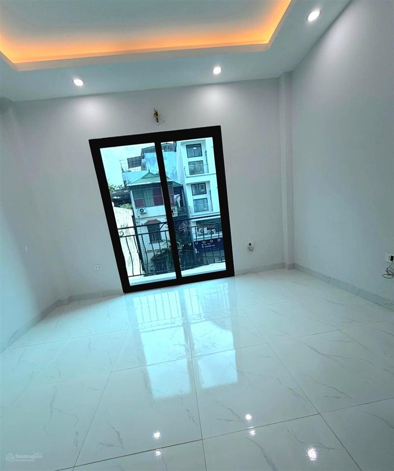 Nhà mới yên bệ  2 thoáng  ô tô đỗ cổng  ngõ thông  vài bước ra đường 422  gần kđt hinode...