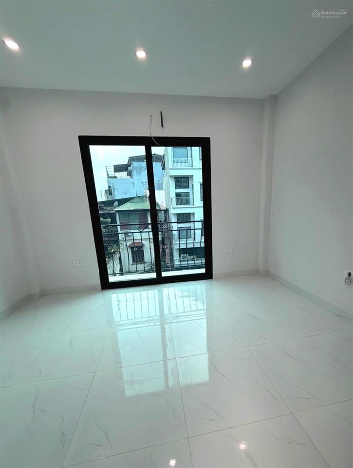 Nhà mới yên bệ  2 thoáng  ô tô đỗ cổng  ngõ thông  vài bước ra đường 422  gần kđt hinode...