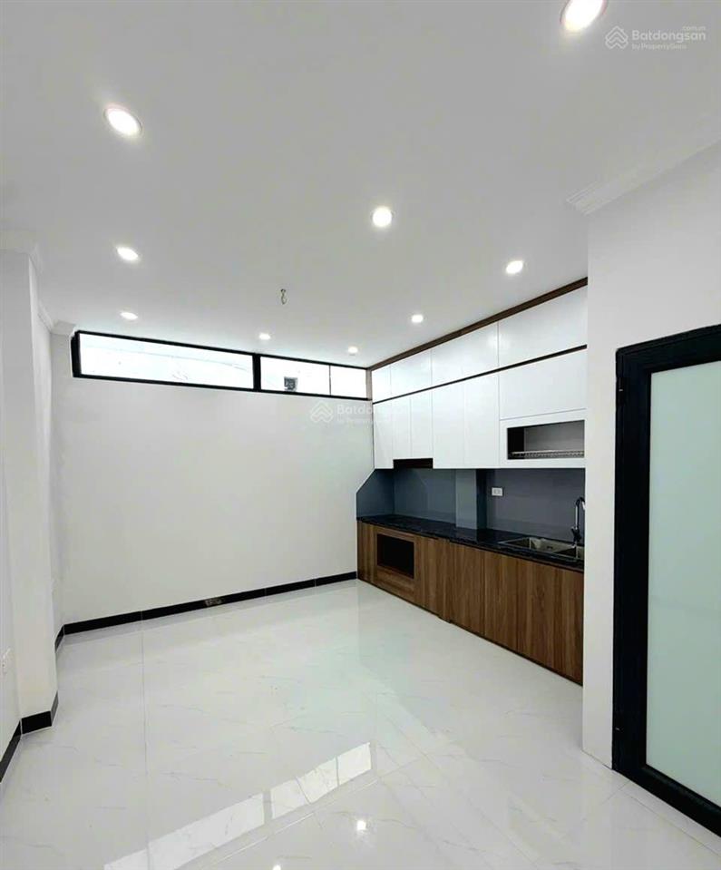 Nhà mới yên bệ  2 thoáng  ô tô đỗ cổng  ngõ thông  vài bước ra đường 422  gần kđt hinode...