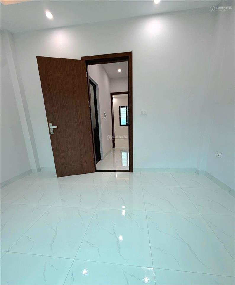Nhà mới yên bệ  2 thoáng  ô tô đỗ cổng  ngõ thông  vài bước ra đường 422  gần kđt hinode...