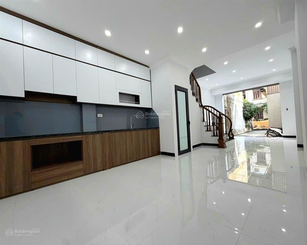 Nhà mới yên bệ  2 thoáng  ô tô đỗ cổng  ngõ thông  vài bước ra đường 422  gần kđt hinode...