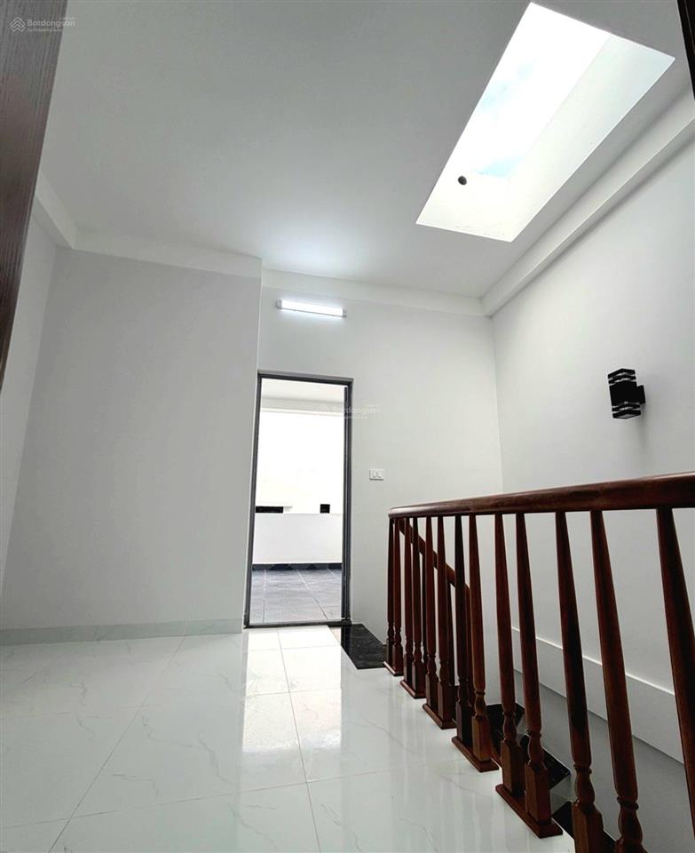 Nhà mới yên bệ  2 thoáng  ô tô đỗ cổng  ngõ thông  vài bước ra đường 422  gần kđt hinode...