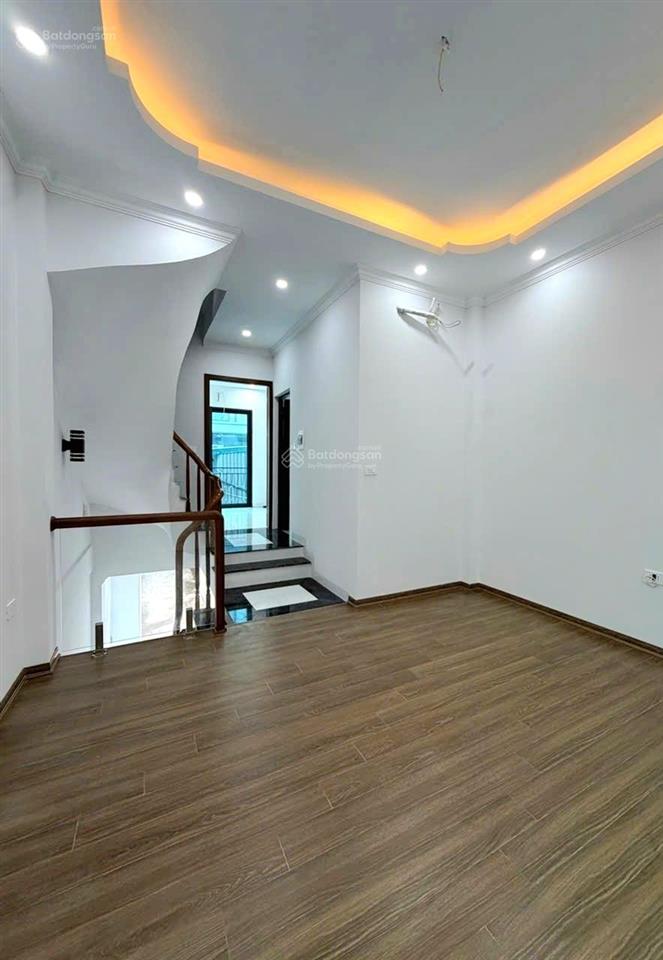 Nhà mới yên bệ  2 thoáng  ô tô đỗ cổng  ngõ thông  vài bước ra đường 422  gần kđt hinode...
