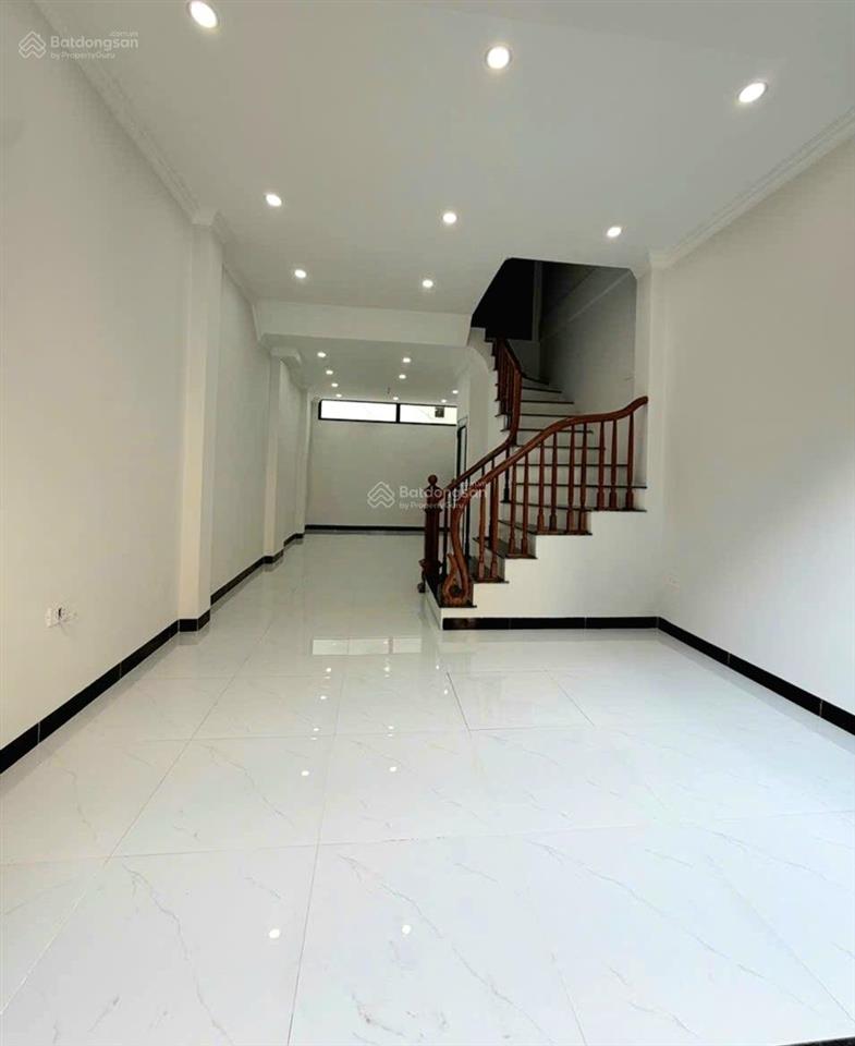 Nhà mới yên bệ  2 thoáng  ô tô đỗ cổng  ngõ thông  vài bước ra đường 422  gần kđt hinode...