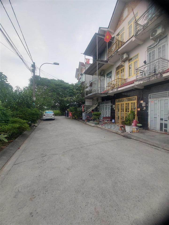 Bán nhà hẽm xe hơi 5m x 20m nguyễn văn tạo long thới  nhà begiá 4tỷ95