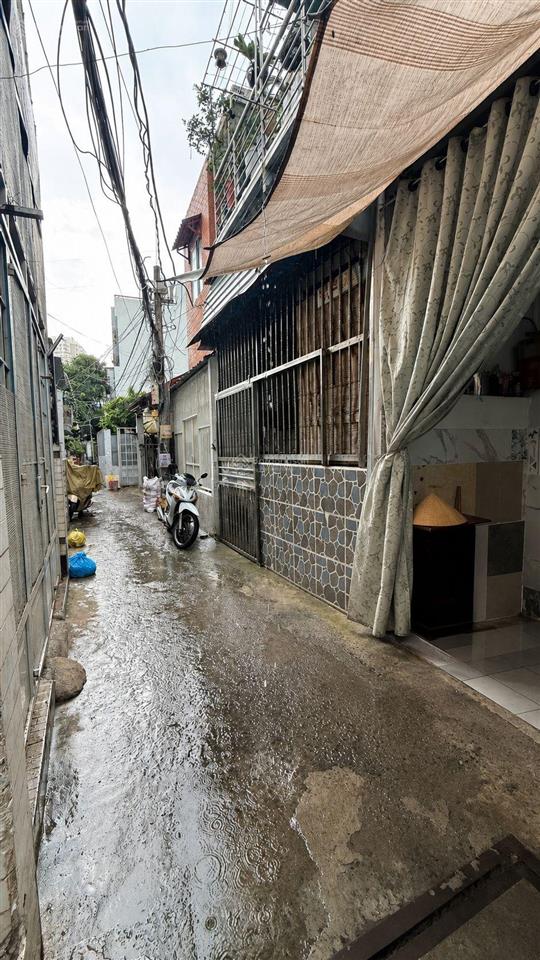 Bán nhà 2 tầng, sổ riêng, giá 2 tỷ 500 triệu, hẻm 1716 huỳnh tấn phát, nhà bè