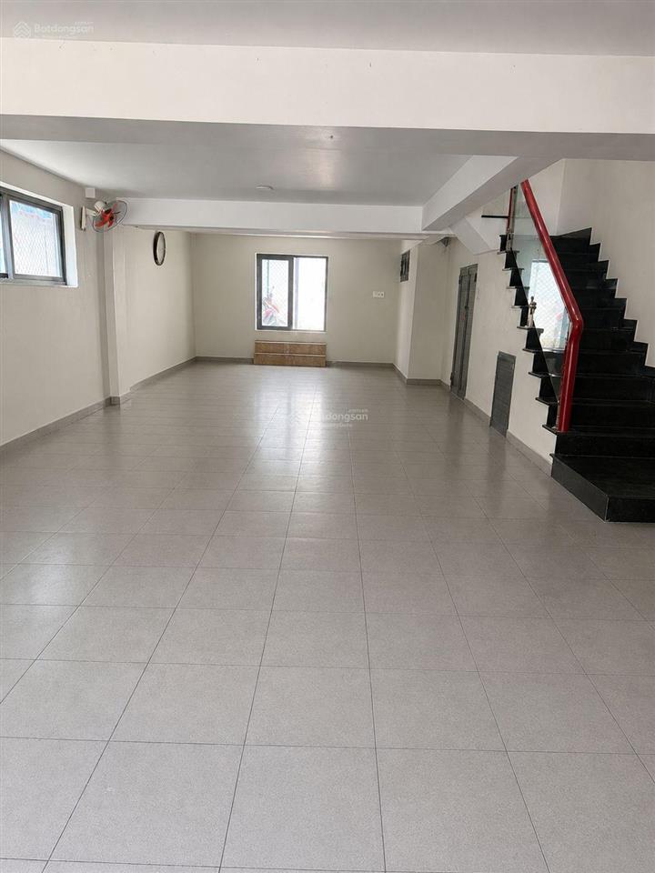 Bán nhà 4 tầng, 5,7m x 20m, có hầm để ôtô, mặt tiền đường lê văn lương, nhà bè