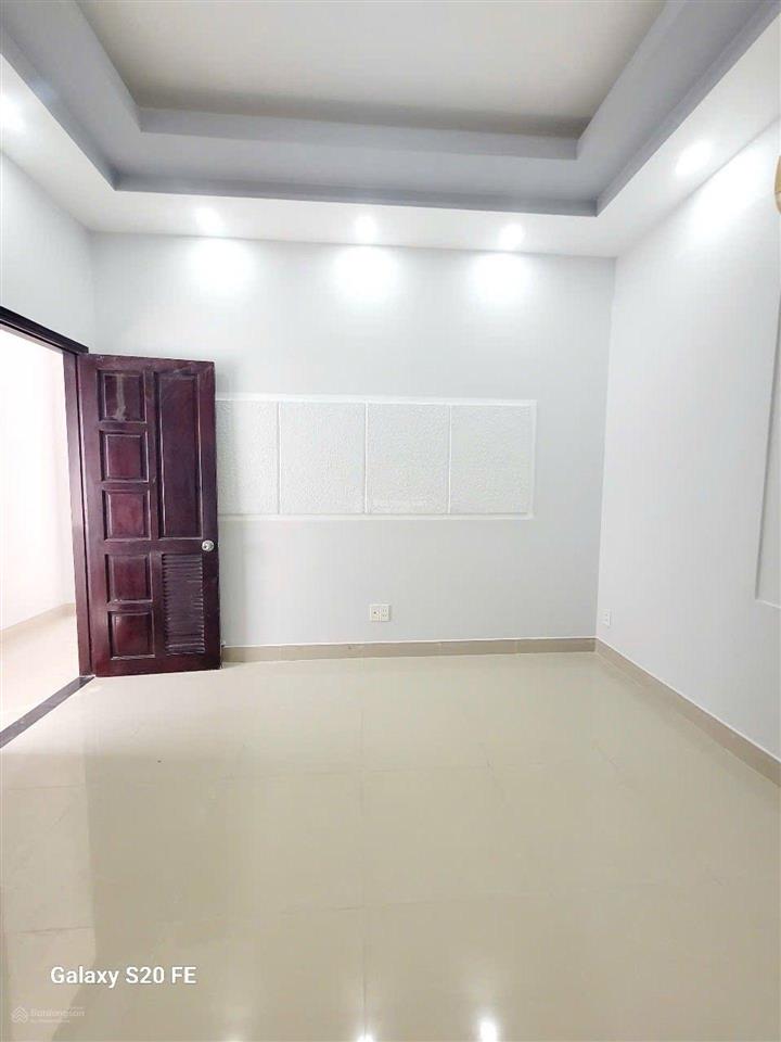 Bán nhà 4 tầng, góc 2 mặt tiền, ngang 5m, huỳnh tấn phát, nhà bè