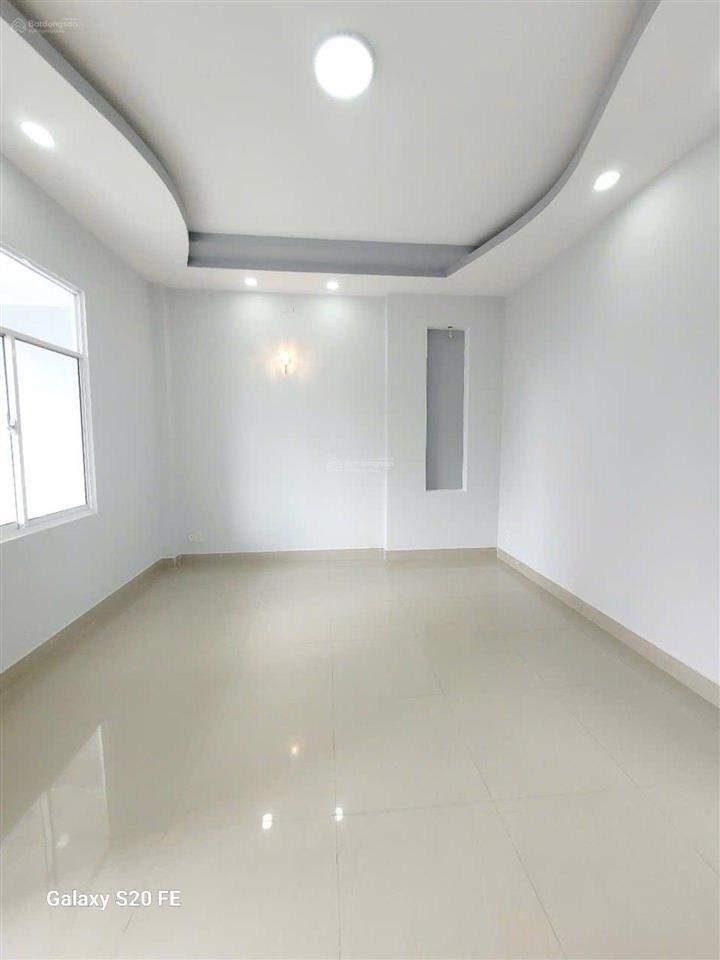 Bán nhà 4 tầng, góc 2 mặt tiền, ngang 5m, huỳnh tấn phát, nhà bè