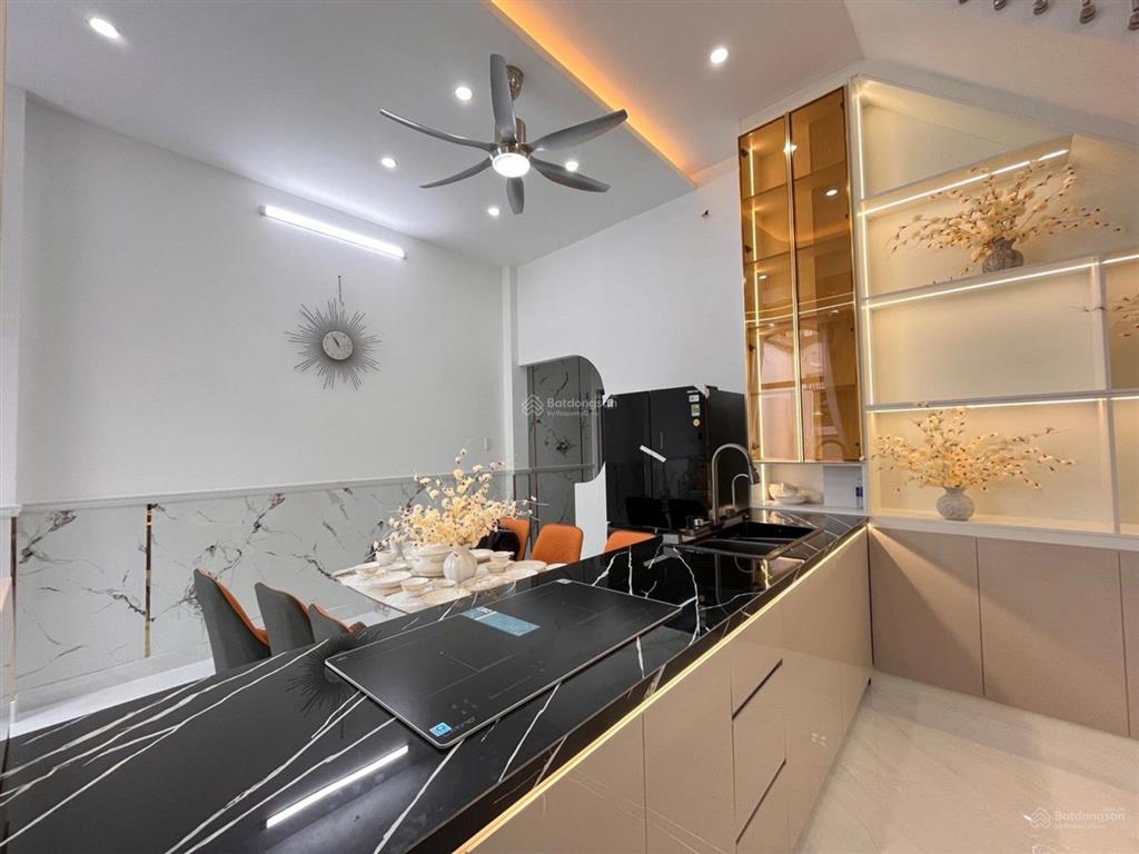 Bán nhà mới xây 2 tầng, 60m2, full nội thất, ngay chợ phú xuân, nhà bè