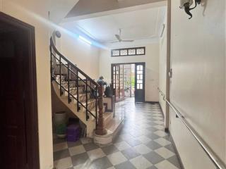 Bán nhà thông phong, đống đa. dt 77m2 x4 tầng. mt 4,2m2.