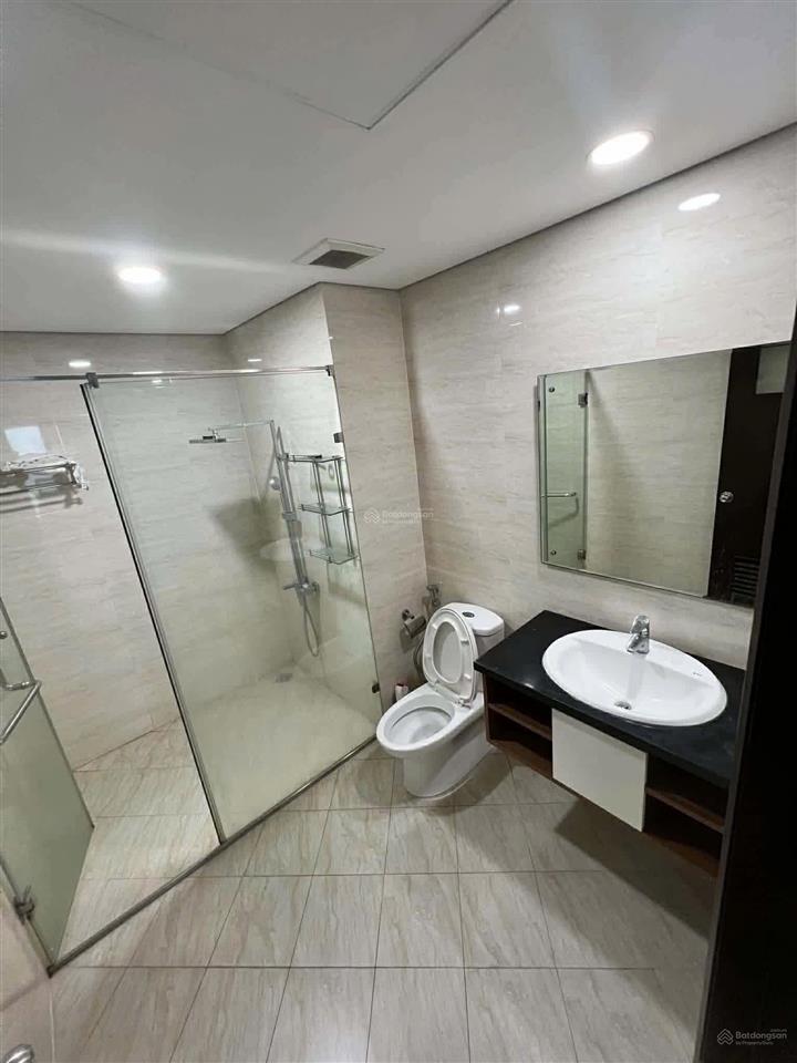 Giá cực rẻ!! bán căn hộ cc golden land 275 nguyễn trãi. 2pn. dt 65m2.giá 4,3tỷ. 0792 253 *** thành