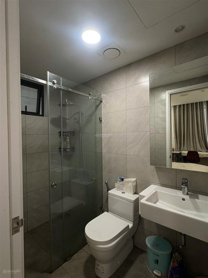 Bán căn hộ d'lusso 2pn dt lớn 80m2 căn góc view xem bắn pháo hoa tầng cao giá 6,8 tỷ full nội thất