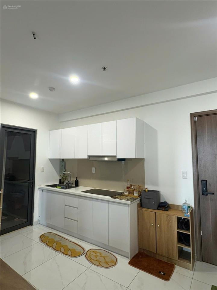 Bán căn hộ d'lusso 2pn dt lớn 80m2 căn góc view xem bắn pháo hoa tầng cao giá 6,8 tỷ full nội thất